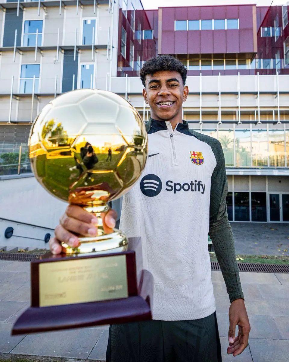 2025年12月2日，湖人 vs 太阳，湖人背靠背迎战太阳，双方实力悬殊，湖人状态火热，太阳面临两连败困境。