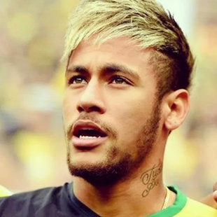 张琳艳赛后和凯莉交换球衣，后者直接把中国队球衣穿在身上