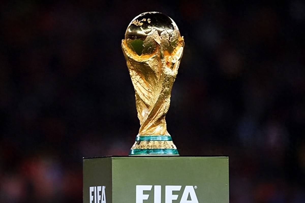 官方：洛杉矶FC与38岁门将洛里续约至2026年，含1年续约选项