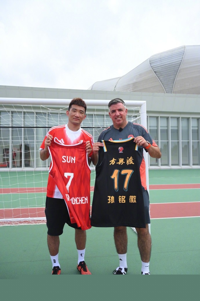 英超赛程提醒：曼城对阵利物浦,